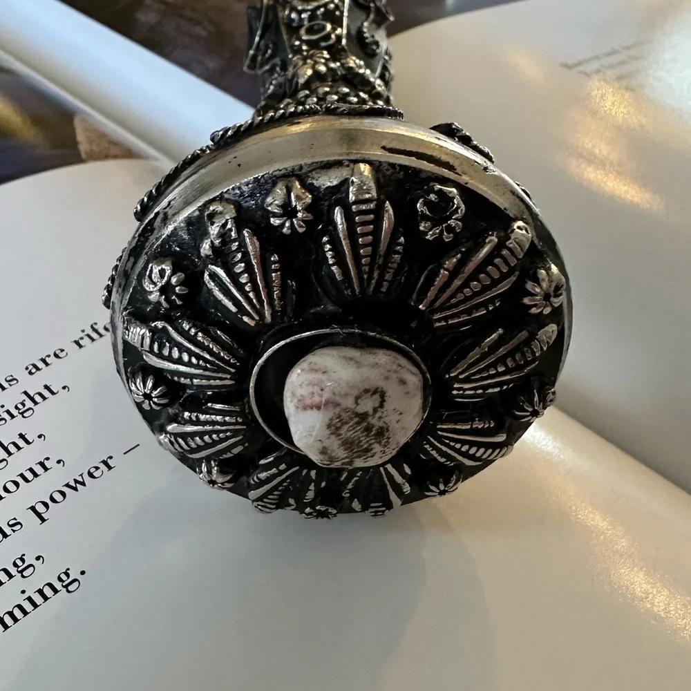 Vintage Magnifying Glass with Embedded stones - Picture 7 of 10